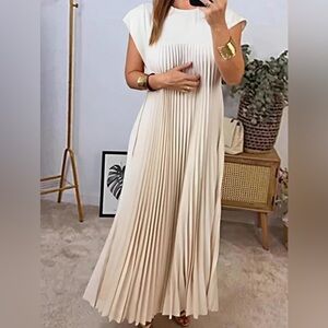 White / Cream Pleated Maxi Dress